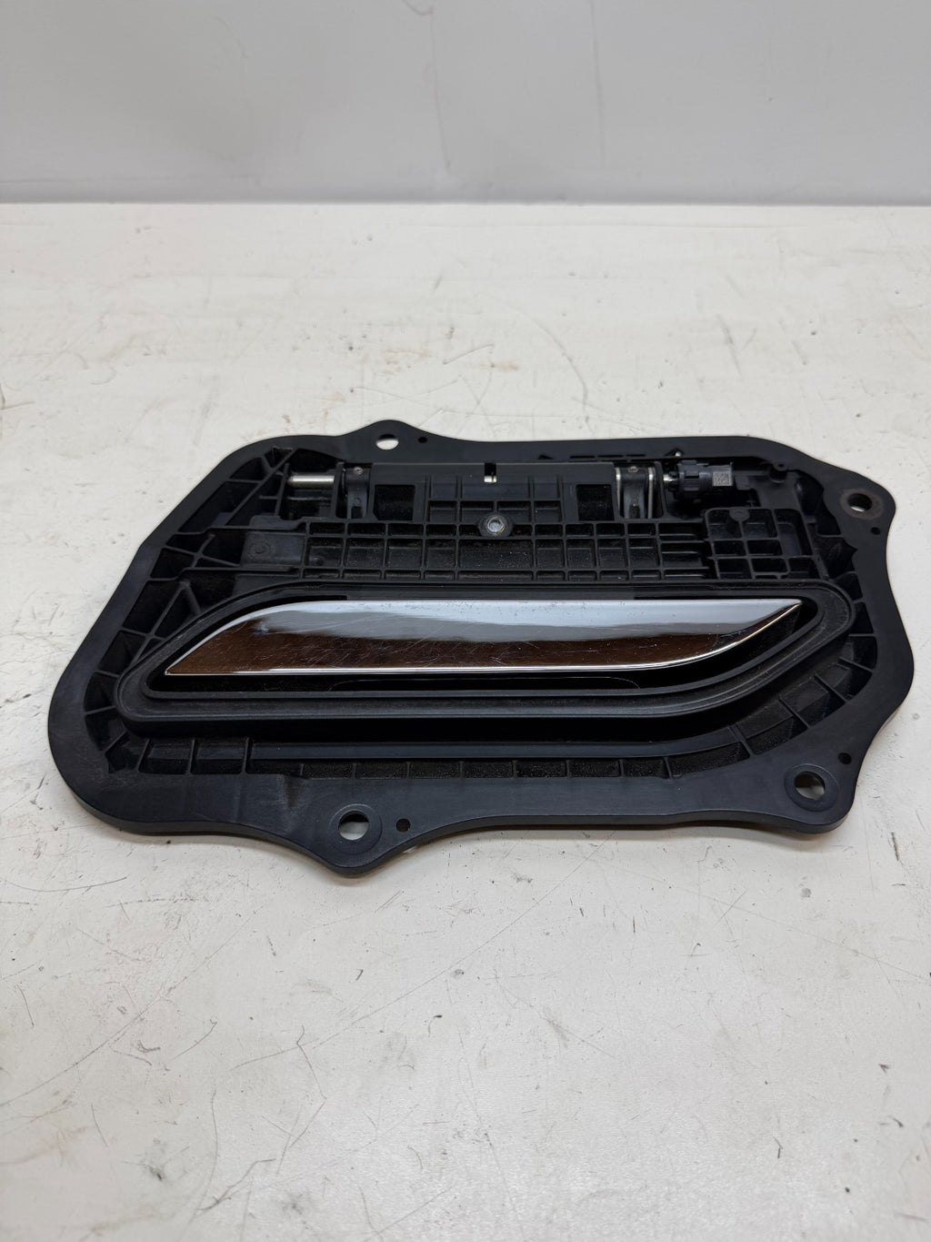 2016-2020 Tesla Model S Front Left Driver Side Exterior Door Handle