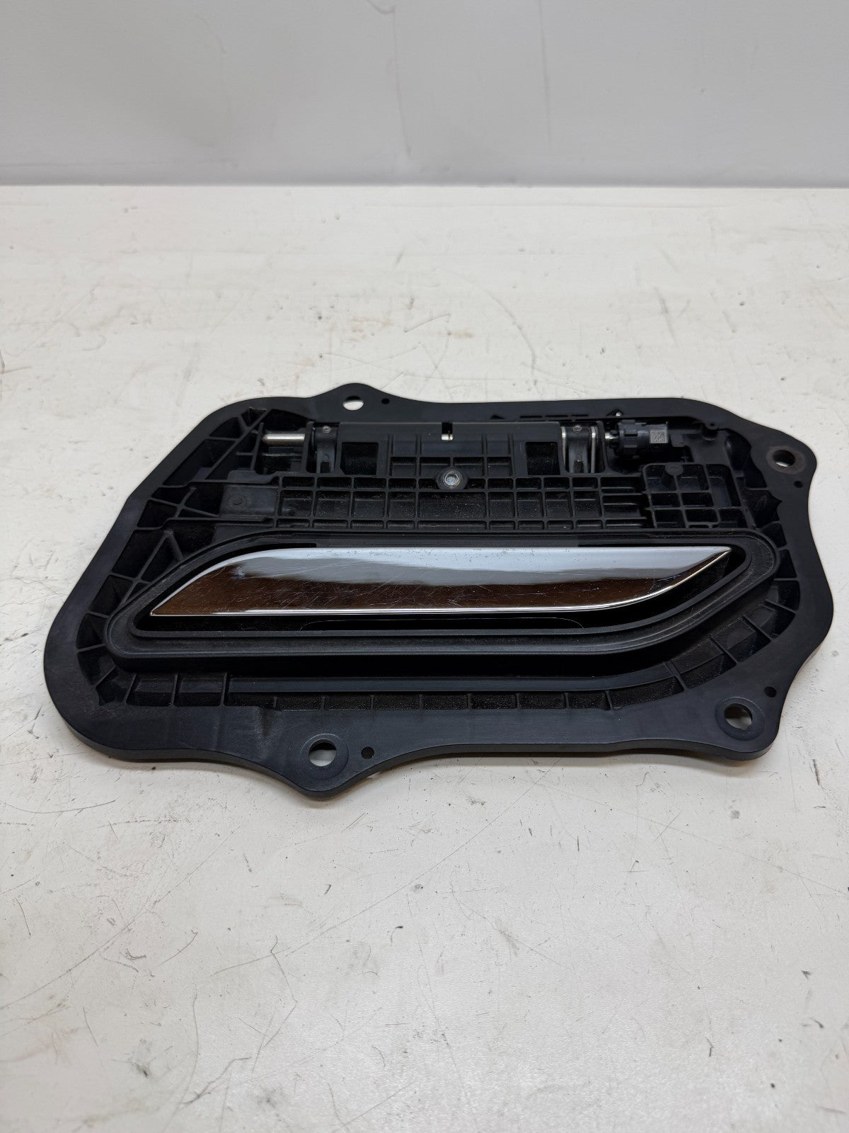 2016-2020 Tesla Model S Front Left Driver Side Exterior Door Handle