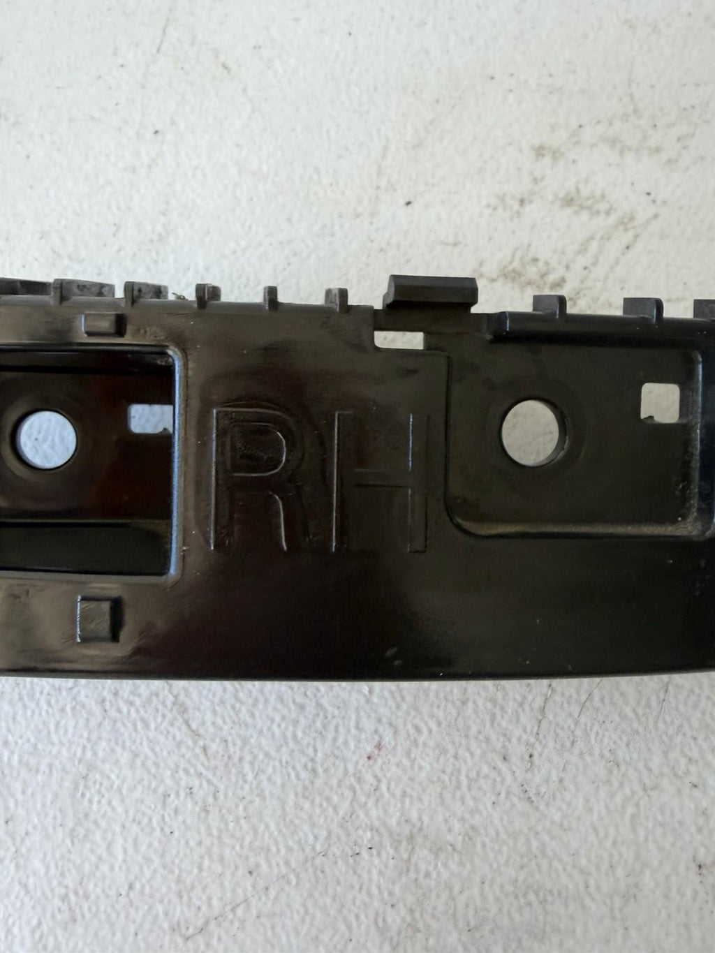 ♦️17–23 TESLA MODEL 3 REAR RIGHT SIDE TAILLIGHT BUMPER BRACKET OEM, 1083993-00-E