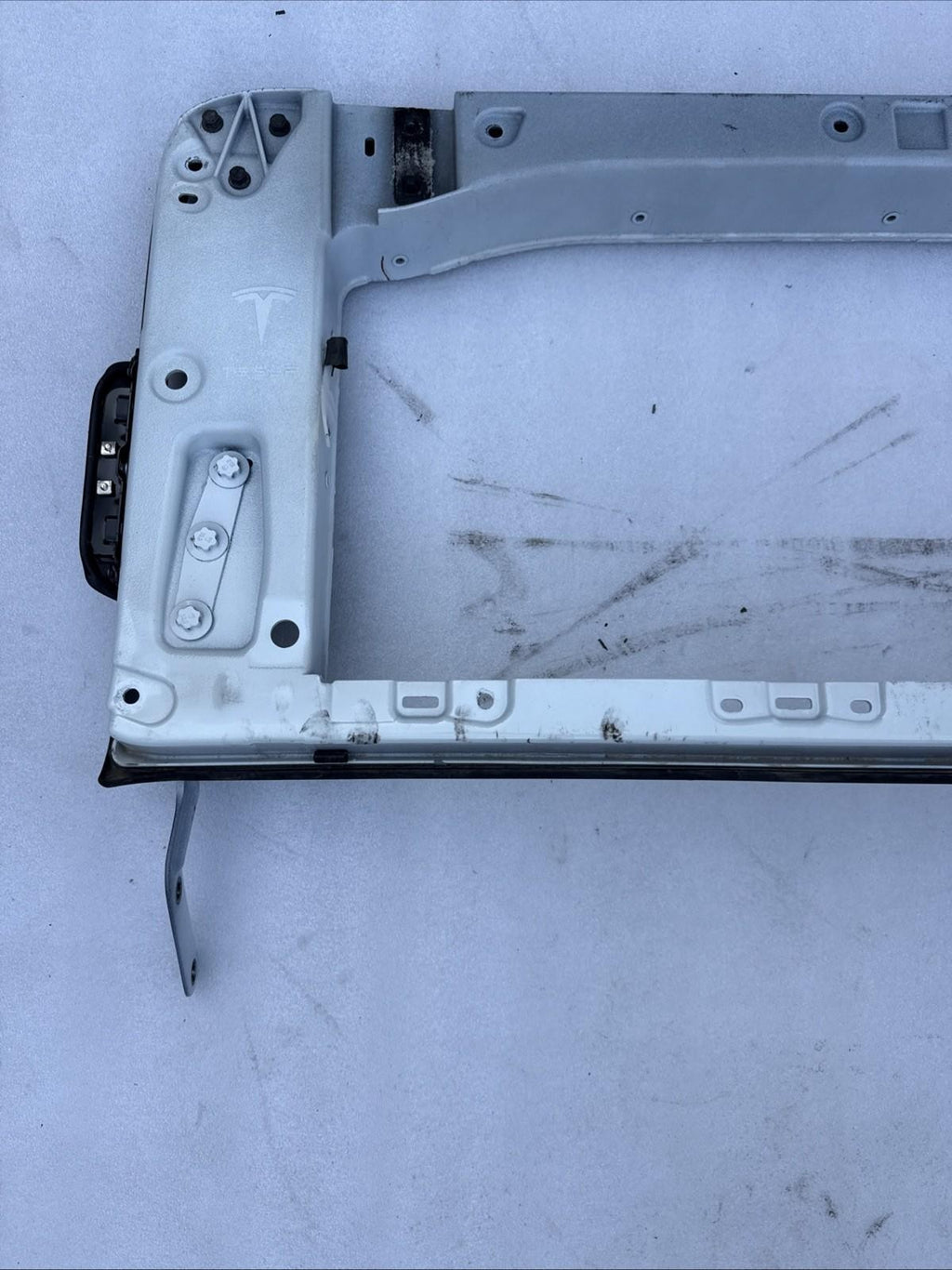 ♦️16-24 TESLA MODEL X REAR RIGHT UPPER DOOR WINDOW GLASS FRAME OEM, 102878200
