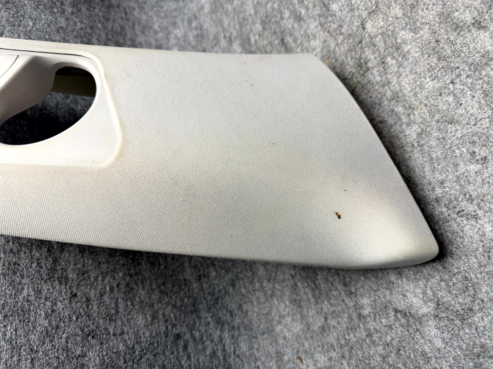 ♦️2017 - 2023 TESLA MODEL 3 RIGHT SIDE UPPER B-PILLAR TRIM OEM, 1086255-01-J