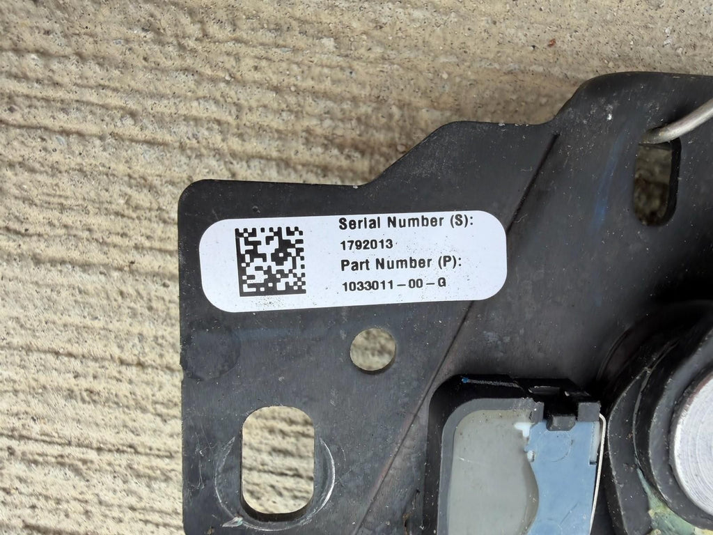 ♦️17-23 TESLA MODEL 3 HOOD LATCH LOCK COVER PANEL OEM, 1033011-00-Q