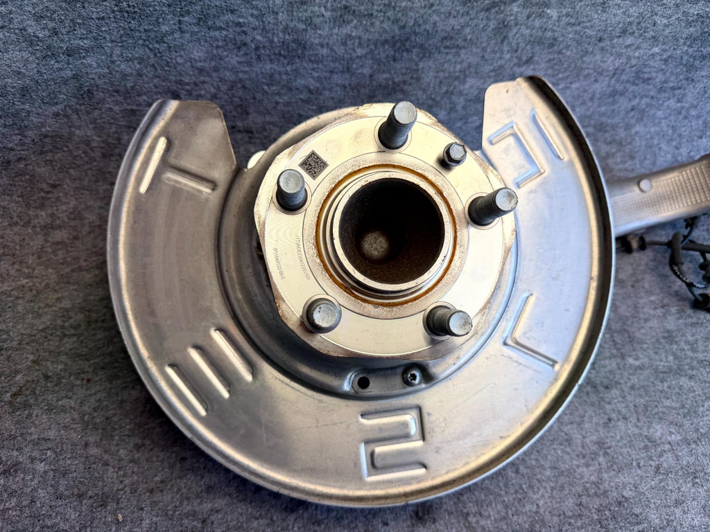 ♦️17-23 TESLA MODEL 3 FRONT RIGHT SPINDLE KNUCKLE HUB & SHIELD OEM, 1044122-00-E