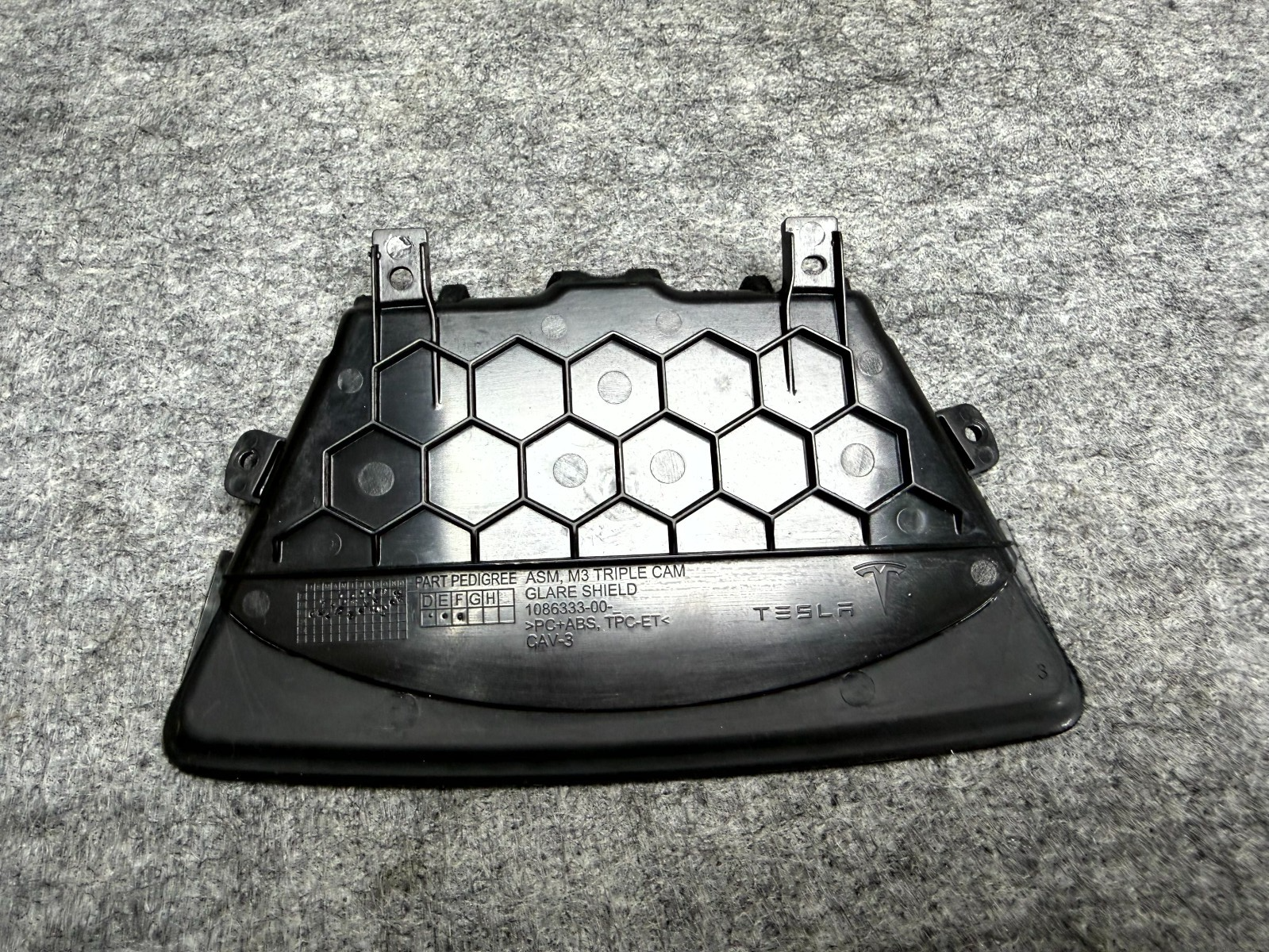 ♦️17–23 TESLA MODEL 3 TRIPLE CAMERA GLARE SHIELD COVER TRIM PANEL OEM, 108633300