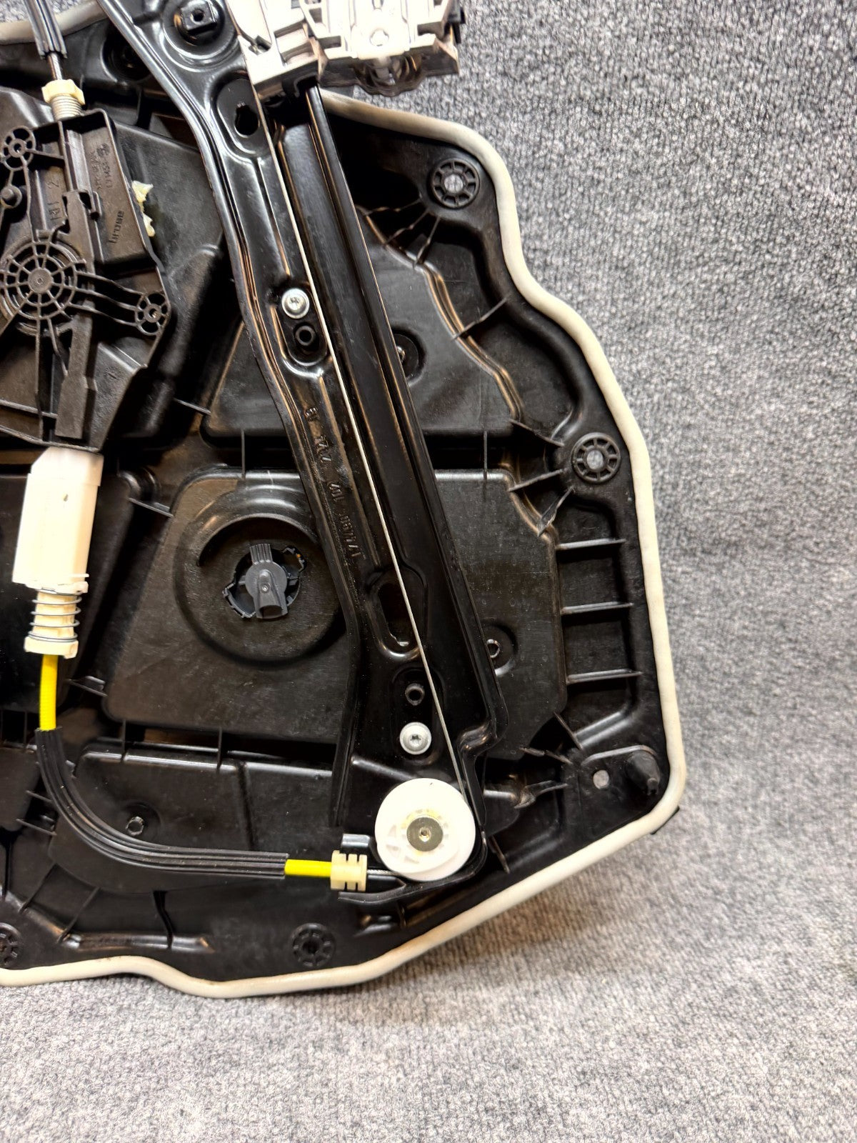 2020-2024 TESLA MODEL Y REAR RIGHT DOOR WINDOW REGULATOR & MOTOR OEM, 149551301J