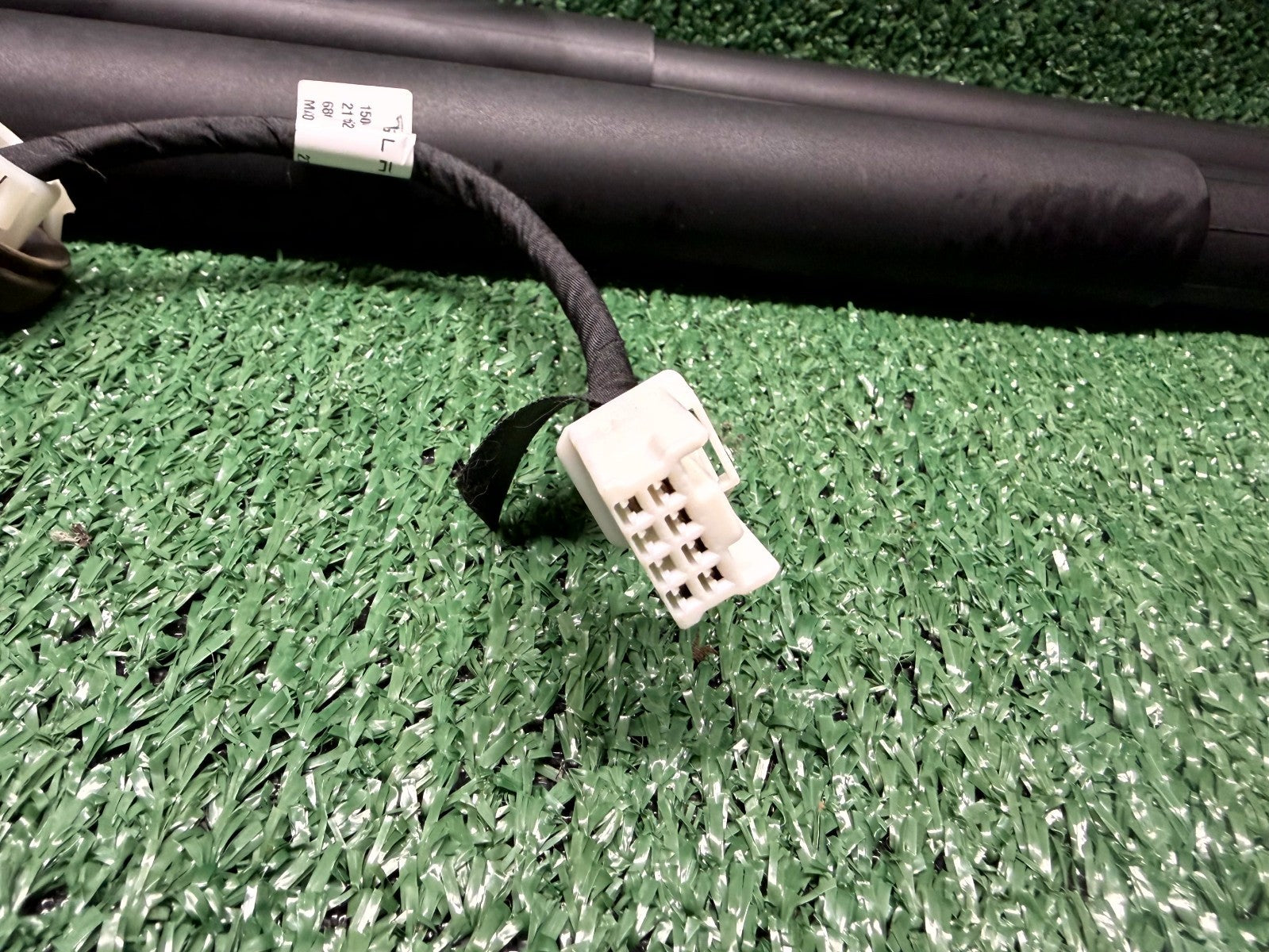 ♦️20-24 TESLA MODEL Y REAR LEFT & RIGHT TRUNK SHOCK STRUT OEM, 1500602-00-A