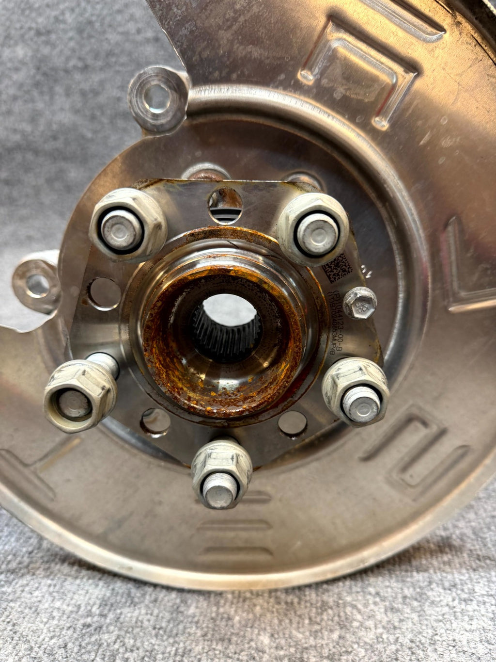 2020-2024 TESLA MODEL Y REAR LEFT SPINDLE KNUCKLE HUB & SHIELD OEM, 1188411-00-G
