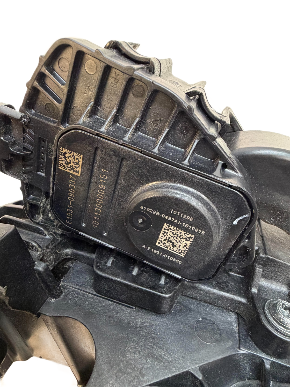 2017-2023 TESLA MODEL 3 ACCELERATOR GAS & BRAKE PEDALSET 1044691-00-D