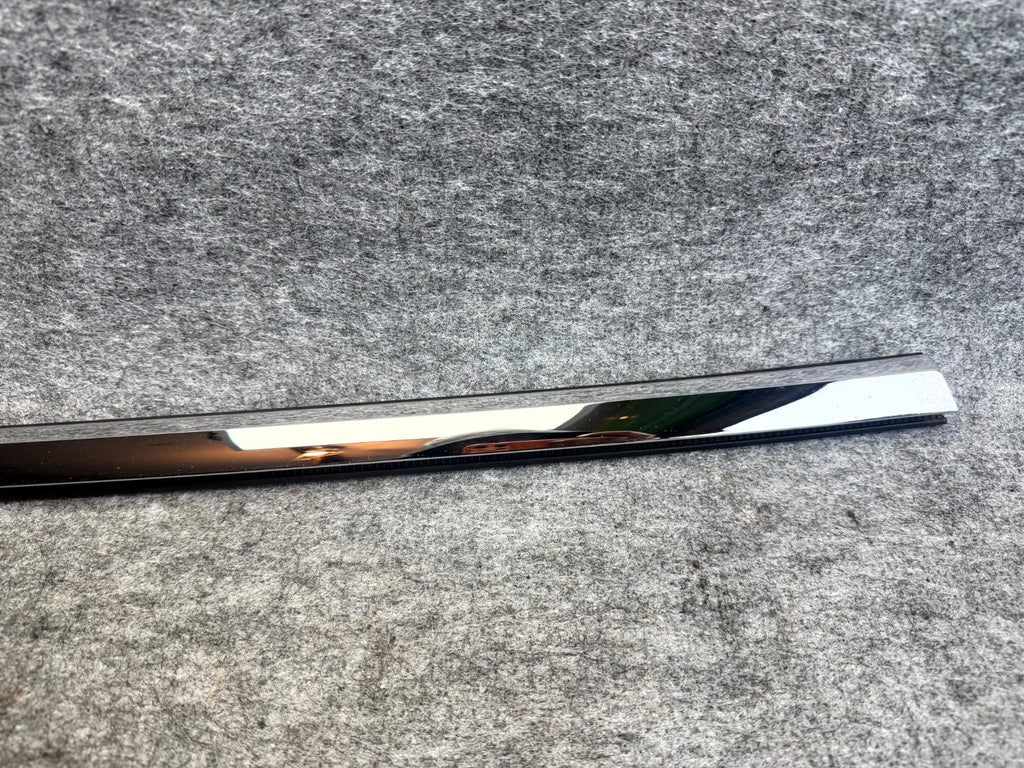 ♦️12-20 TESLA MODEL S FRONT RIGHT SIDE DOOR WINDOW MOLDING TRIM OEM 1038394-00-A
