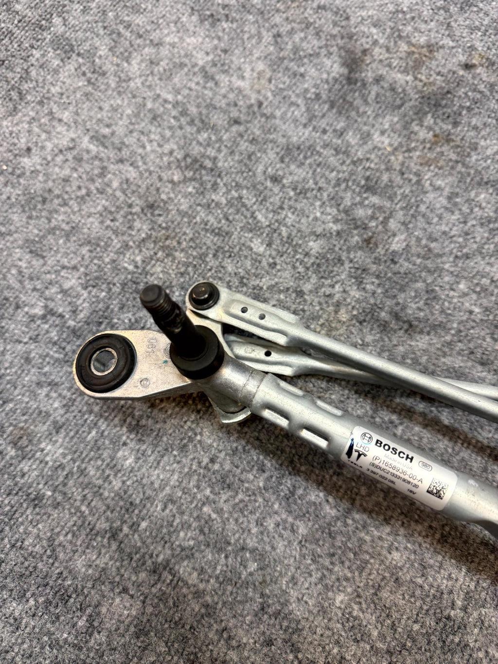 2020-2024 TESLA MODEL Y FRONT WINDSHIELD WIPER LINKAGE W/MOTOR OEM, 1658936-00-A