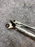 2020-2024 TESLA MODEL Y FRONT WINDSHIELD WIPER LINKAGE W/MOTOR OEM, 1658936-00-A