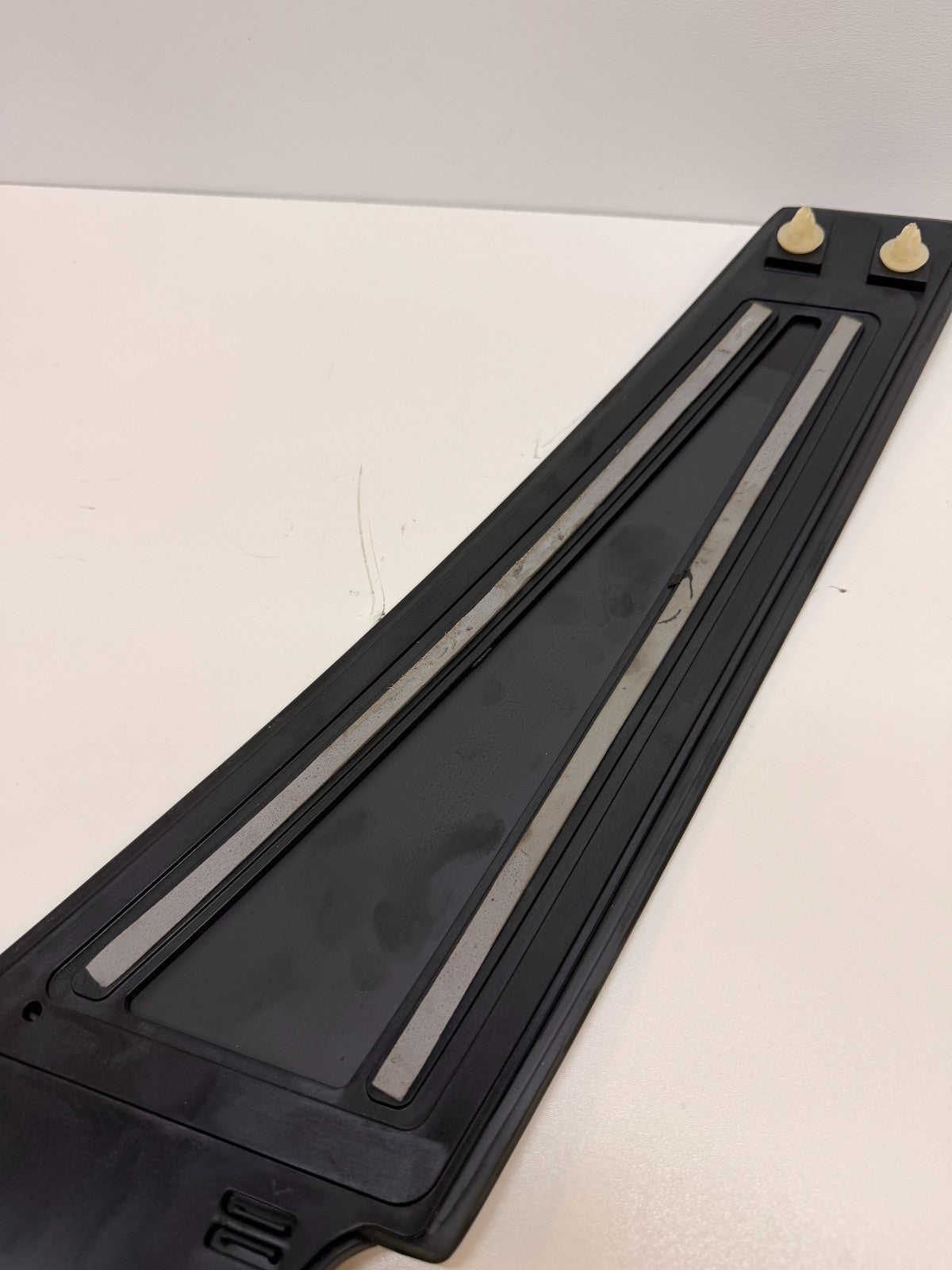 2024 2025 Tesla Model 3 Right Passenger B-Pillar Applique Glass Trim Molding