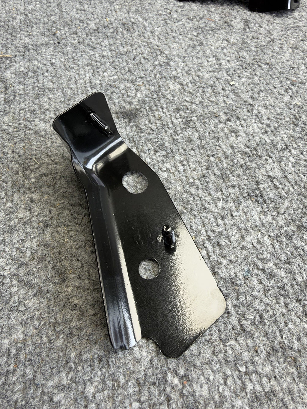 NEW! Tesla Model Y Front Right Fender Bracket 1487440-00-A