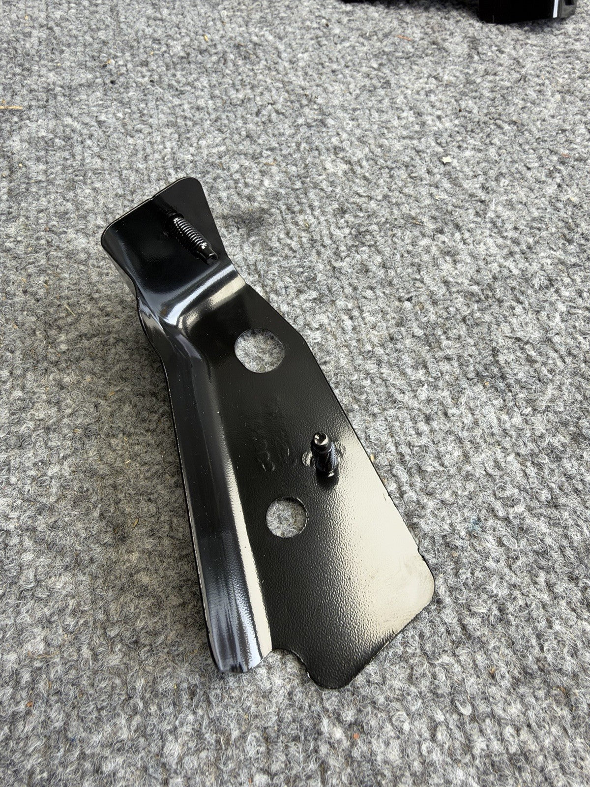 NEW! Tesla Model Y Front Right Fender Bracket 1487440-00-A