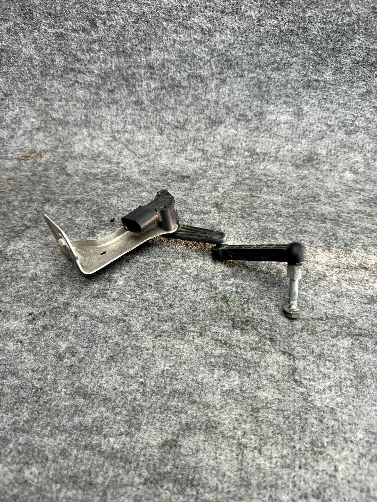 ♦️16-20 TESLA MODEL X REAR LEFT AIR SUSPENSION RIDE HEIGHT SENSOR OEM,600652300B