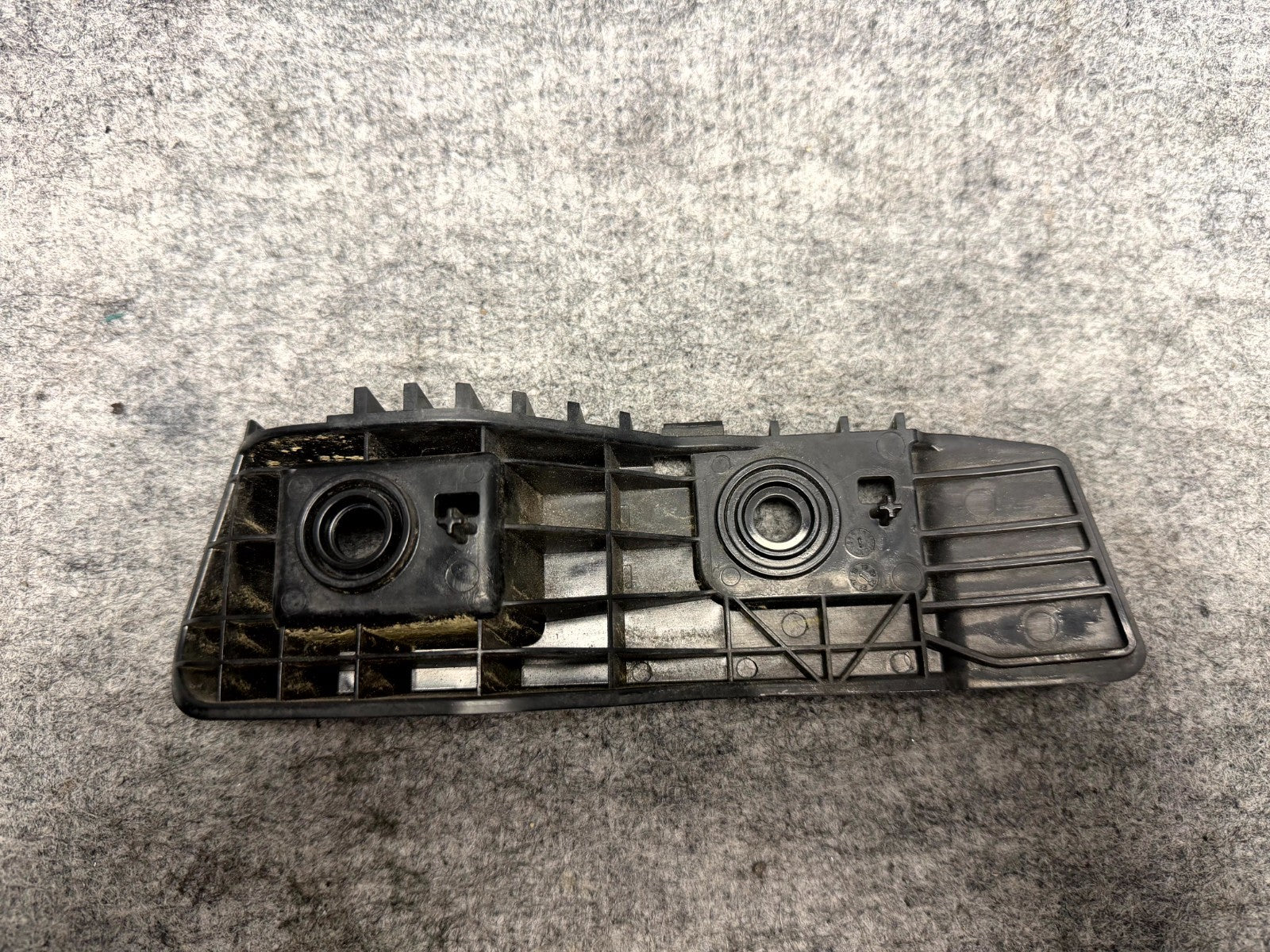 ♦️2017-2023 TESLA MODEL 3 REAR LEFT SIDE TAILLAMP BUMPER BRACKET OEM, 108399200D