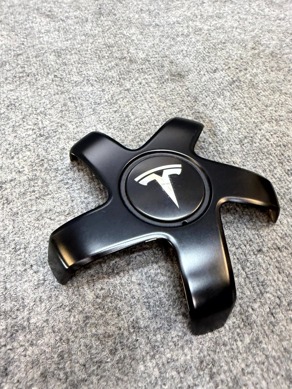 2017–2023 TESLA MODEL 3 WHEEL CENTER HUB CAP TRIM COVER OEM, 1044234-00-A