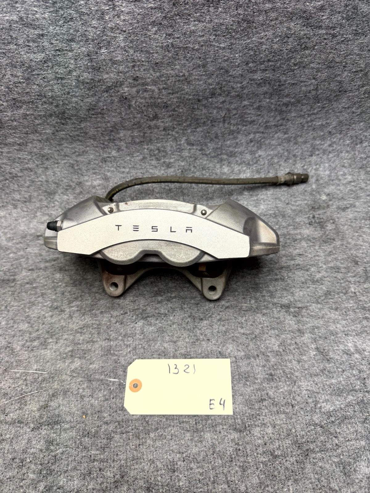 ♦️17–23 TESLA MODEL 3 FRONT LEFT BRAKE CALIPER WITH BRAKE HOSE OEM, 1044621-00-D