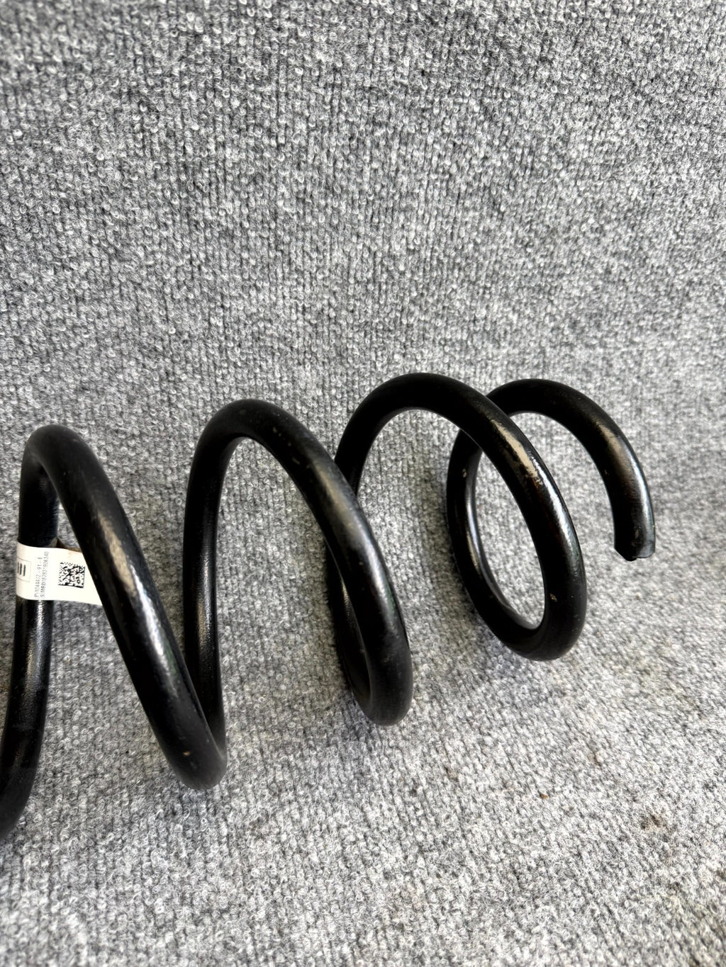 2017 – 2023 TESLA MODEL 3 REAR LEFT OR RIGHT SIDE COIL SPRING OEM, 1044472-91-E