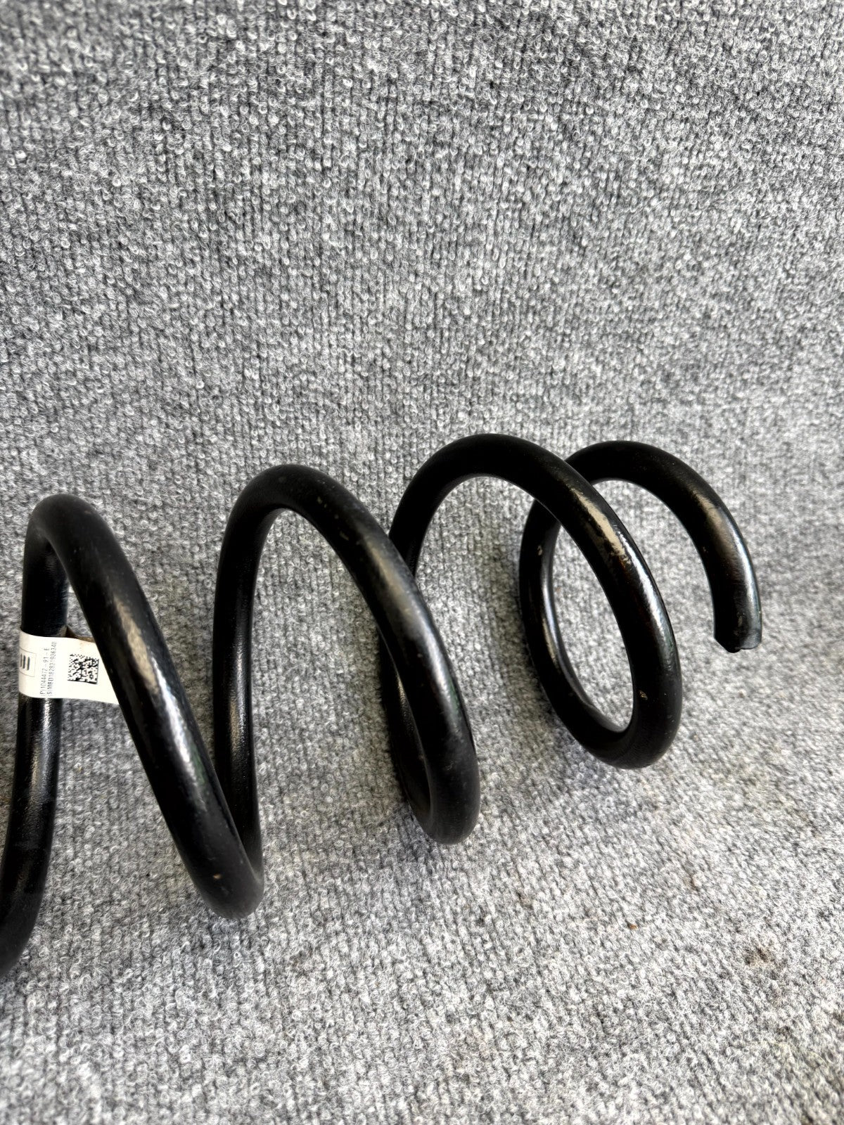 2017 – 2023 TESLA MODEL 3 REAR LEFT OR RIGHT SIDE COIL SPRING OEM, 1044472-91-E