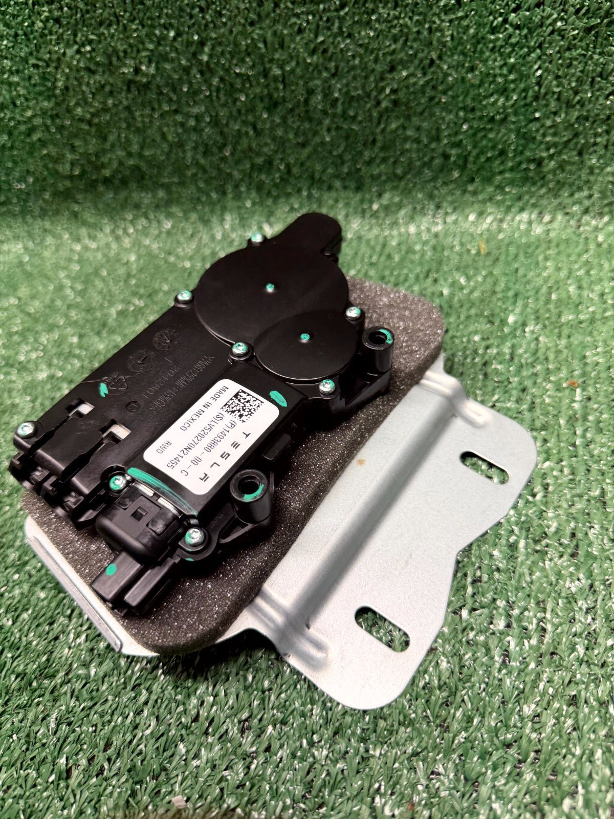 ♦️2020-2023 TESLA MODEL Y 2ND ROW SEAT RECLINER ACTUATOR OEM, 1552469-00-A
