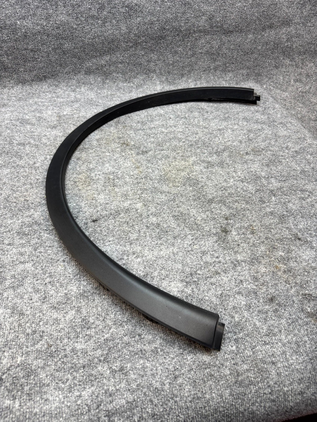2020 - 2024 TESLA MODEL Y REAR RIGHT SIDE WHEEL FLARE MOLDING OEM, 1494164-00-C