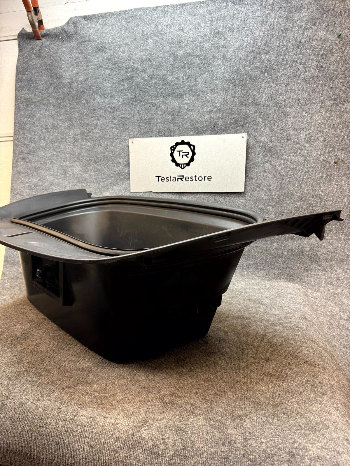 2020-2024 TESLA MODEL Y FRONT FRUNK TRUNK COMPARTMENT STORAGE BOX OEM 149260600C