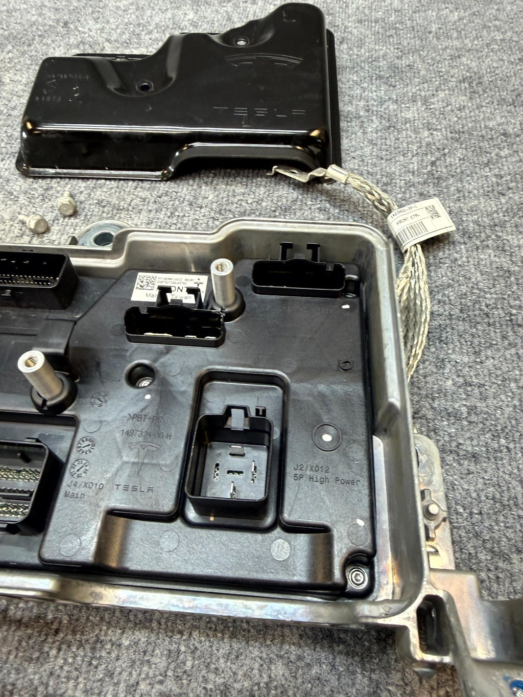 2020 - 2024 TESLA MODEL Y FRONT BODY CONTROL MODULE UNIT OEM, 1497327-00-B