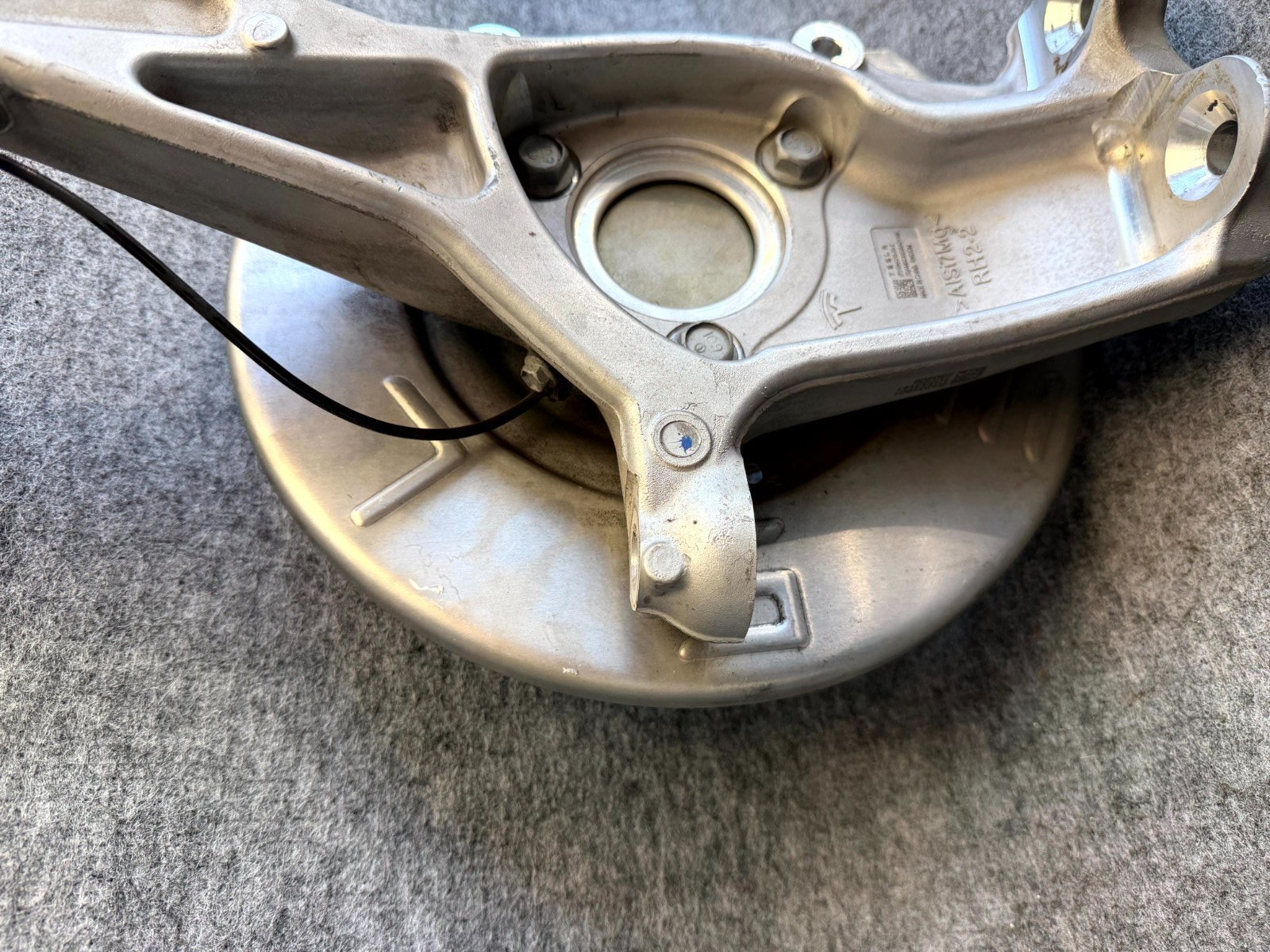♦️17-23 TESLA MODEL 3 FRONT RIGHT SPINDLE KNUCKLE HUB & SHIELD OEM, 1044122-00-E