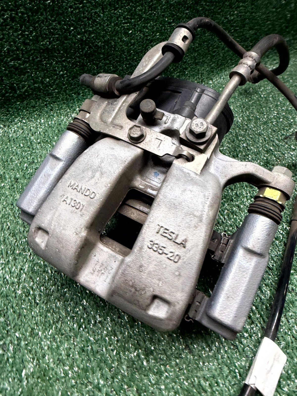 ♦️20–23 TESLA MODEL 3/Y LEFT SIDE BRAKE CALIPER W/ BRAKE HOSE OEM, 1044623-00-H