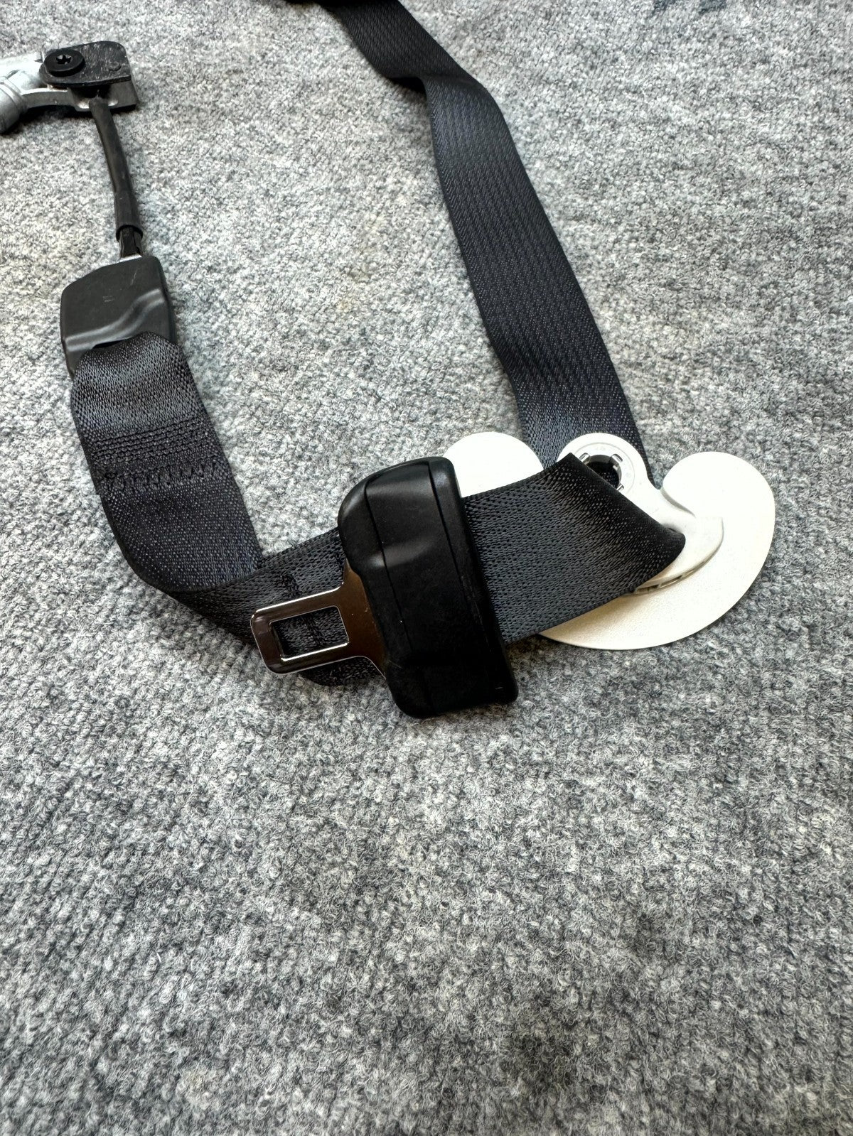 2017 - 2023 TESLA MODEL 3 FRONT RIGHT PASSENGER SIDE SEAT BELT OEM, 1081279-01-H