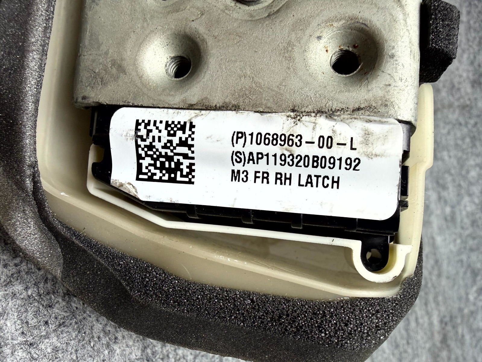 ♦️17–23 TESLA MODEL 3 FRONT RIGHT DOOR LOCK LATCH ACTUATOR OEM, 1068963-00-L