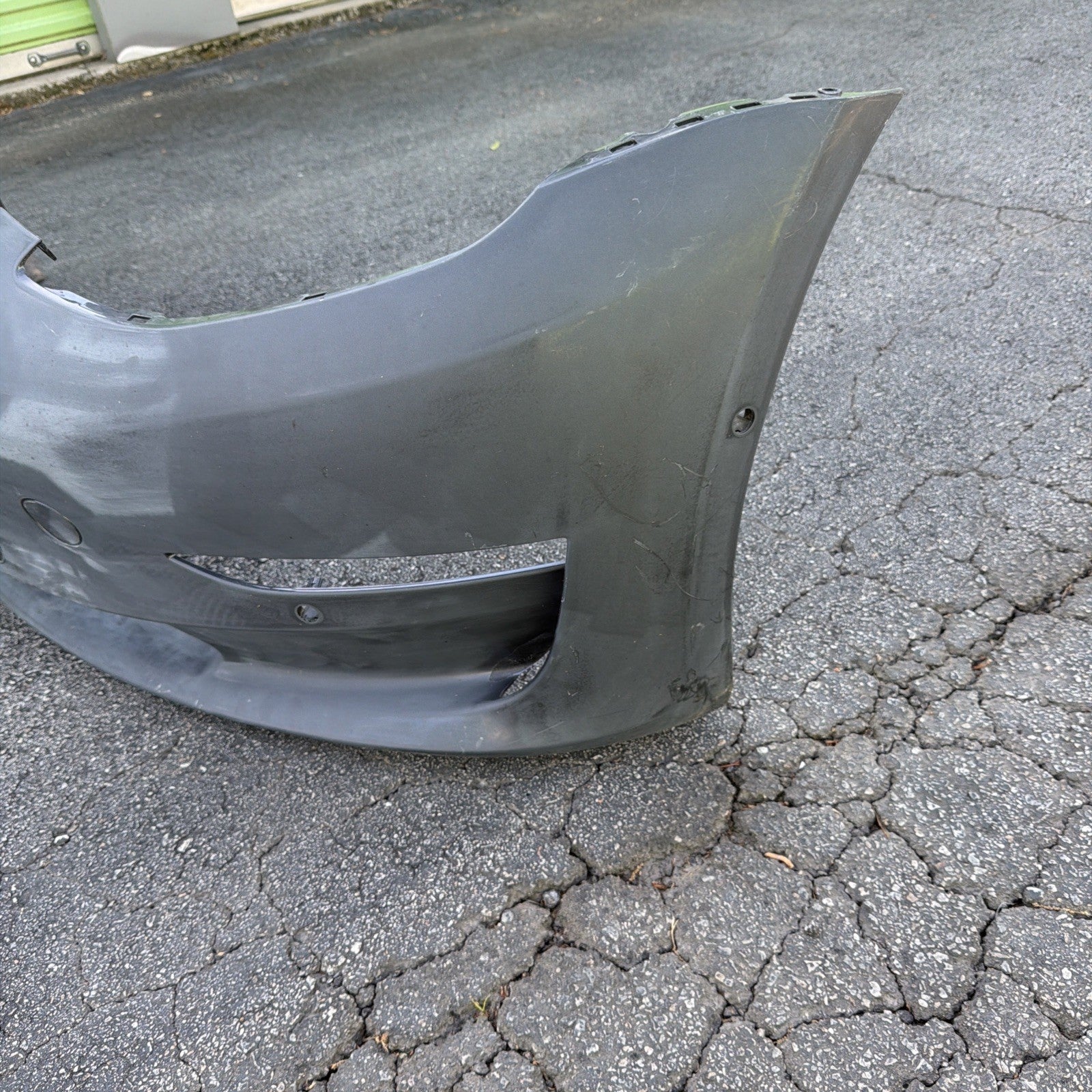 OEM 2019-2023 Tesla Model 3 Front Bumper Cover Assembly w/sensors 1084168-S0-E