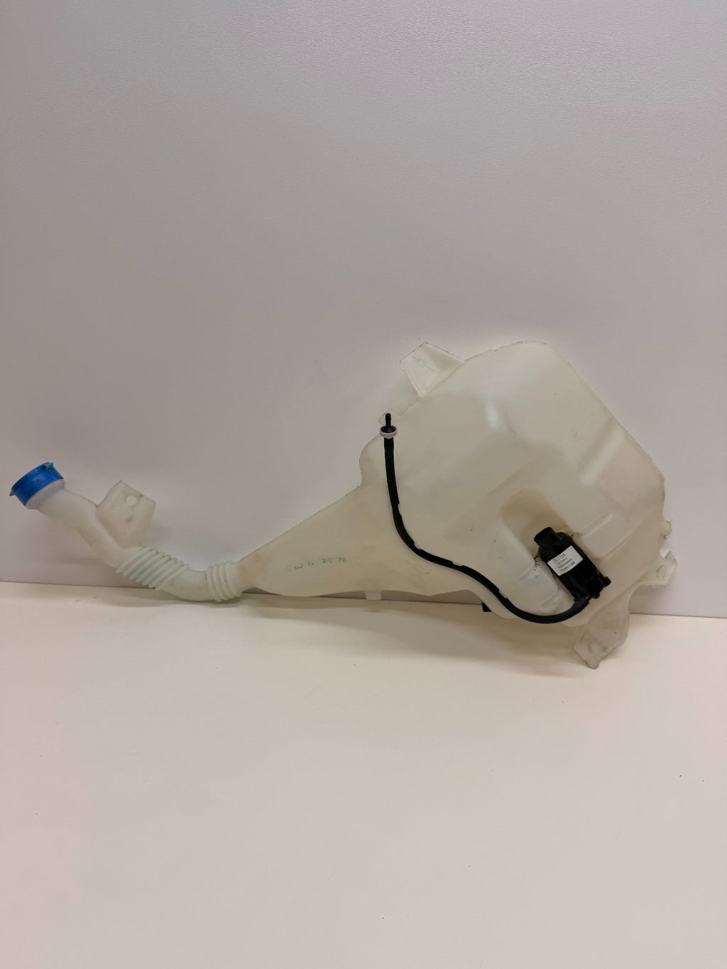 2012-2020 TESLA MODEL S WIPER WASHER RESERVOIR TANK BOTTLE 1005400-00-D