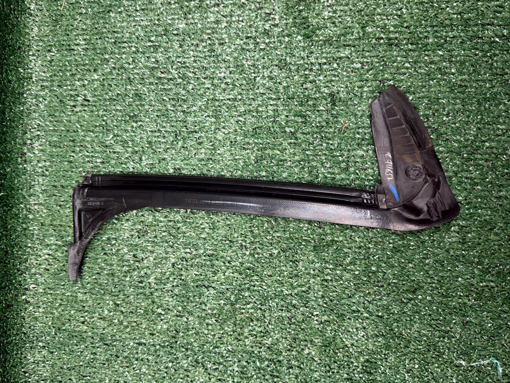 ♦️20-24 TESLA MODEL Y REAR RIGHT QUARTER PANEL WINDOW GLASS SEAL OEM, 149771400D