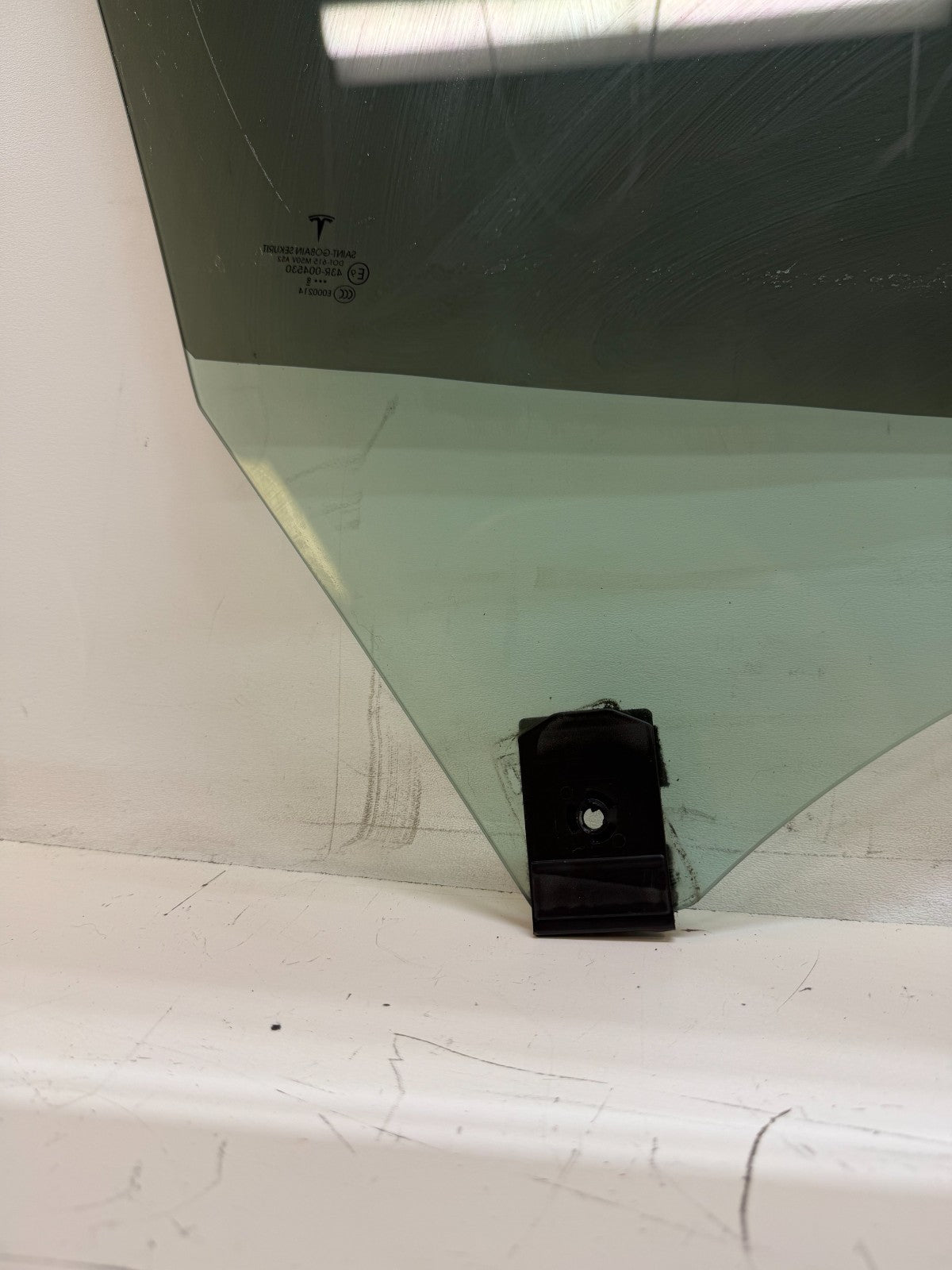 2017-2020 Tesla Model 3 Front Driver Side Door Window Glass Left 43R-004530