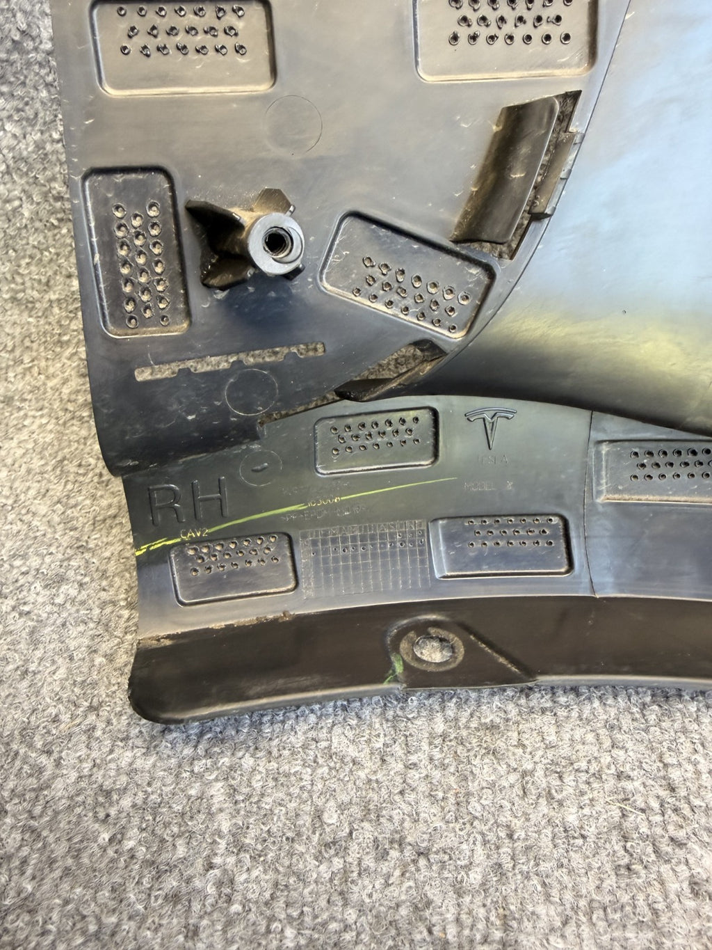 2020-2024 TESLA MODEL Y FRONT RIGHT SIDE BUMPER INNER BRACKET OEM, 1493742-00-A