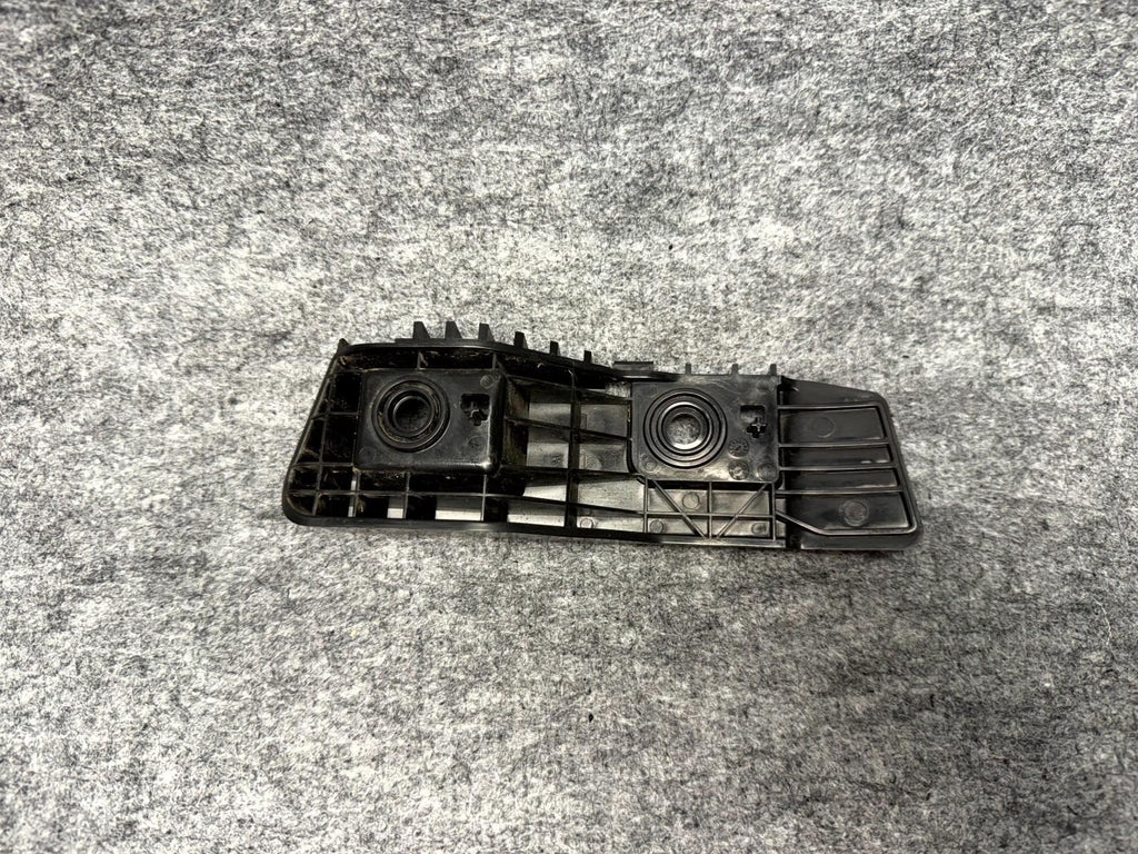♦️17-23 TESLA MODEL 3 REAR LEFT BUMPER TAILLIGHT MOUNT BRACKET OEM, 1083992-00-D