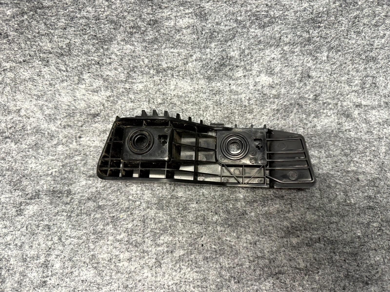 ♦️17-23 TESLA MODEL 3 REAR LEFT BUMPER TAILLIGHT MOUNT BRACKET OEM, 1083992-00-D