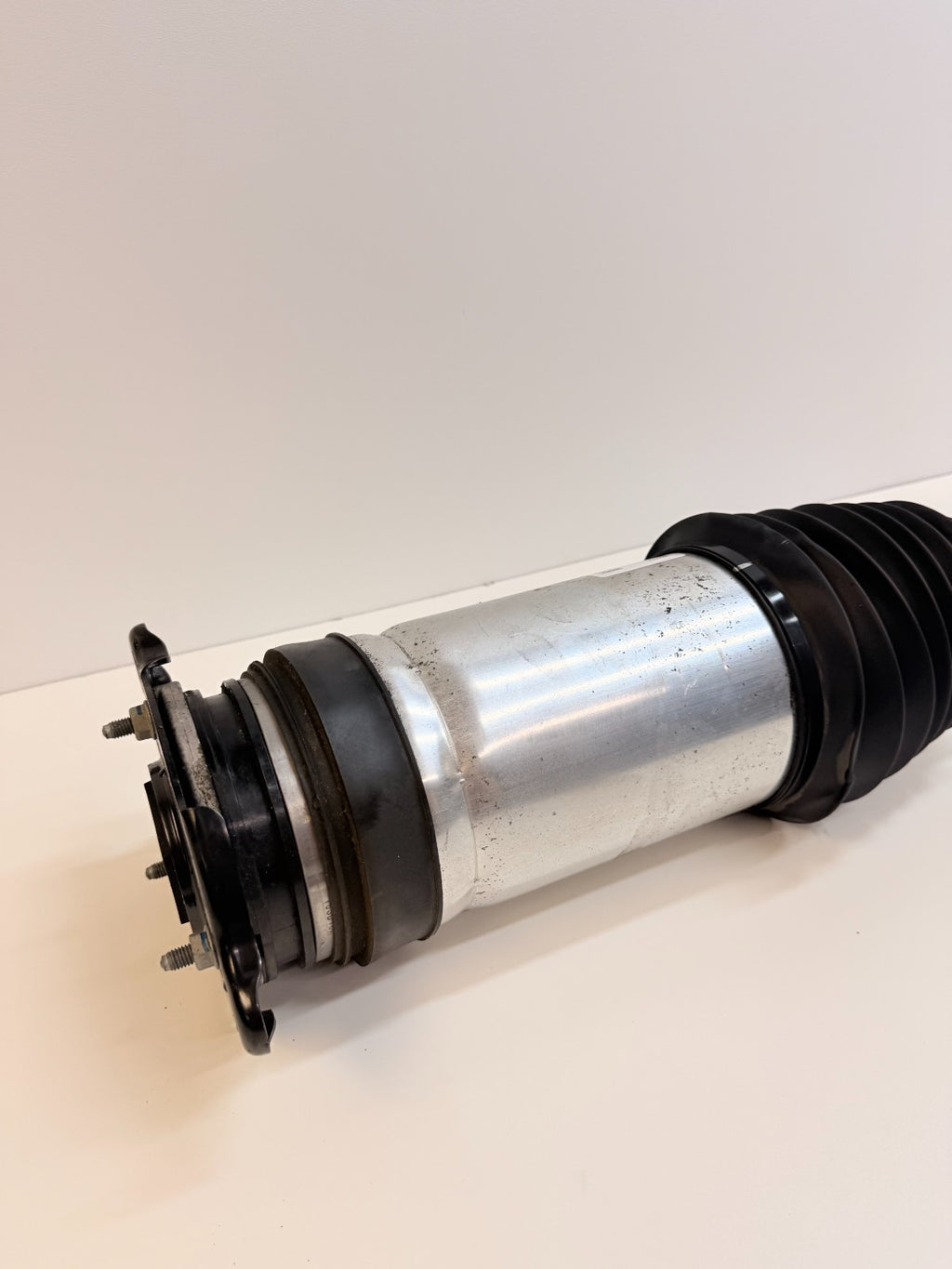 2016-2020 Model S Rear Right Suspension Air Spring Shock Absorber 1067466-25-C
