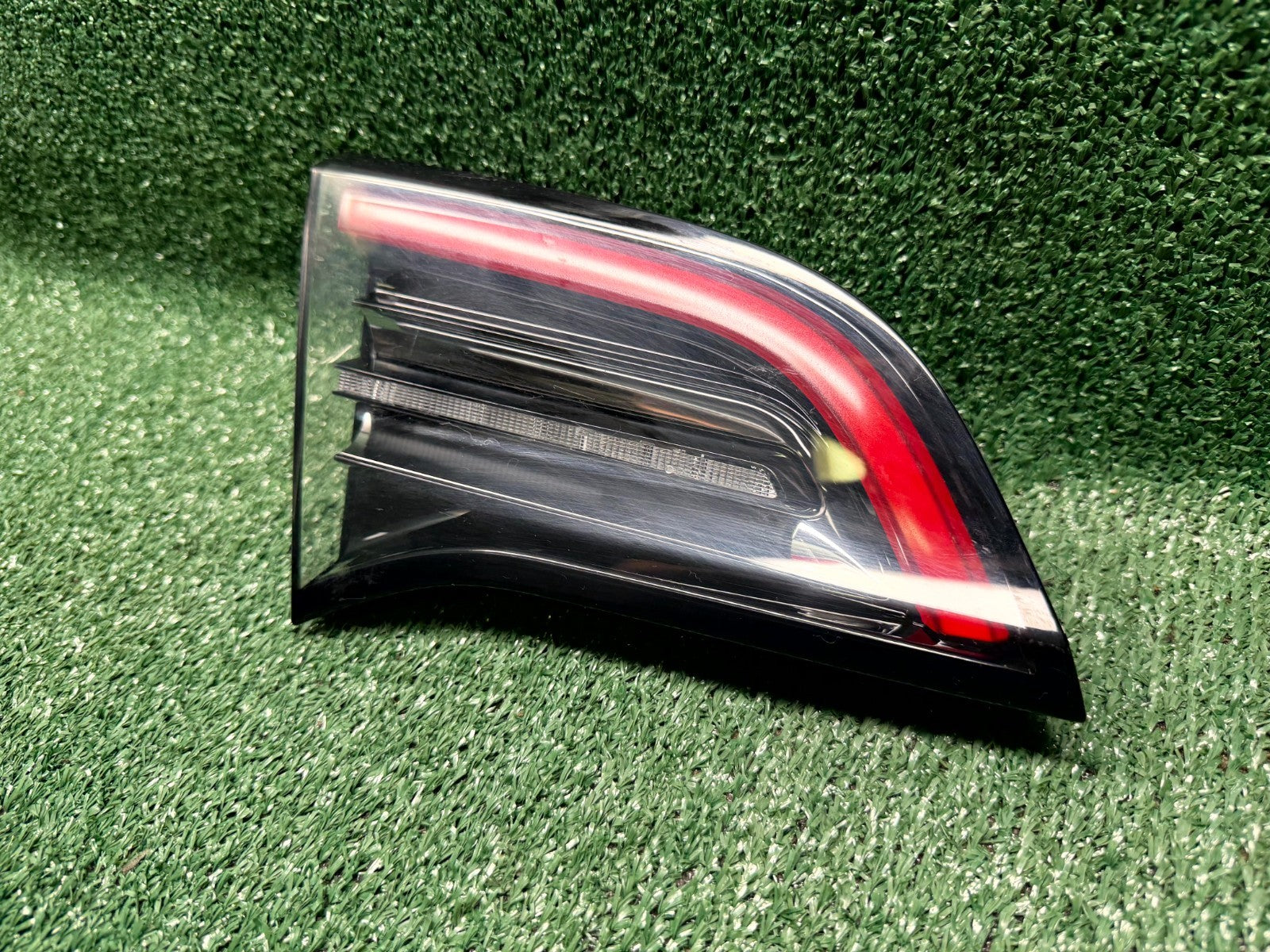 ♦️17 - 23 TESLA MODEL 3 Y REAR LEFT TAIL LIGHT TAILLIGHT LAMP OEM, 1502088-00-B