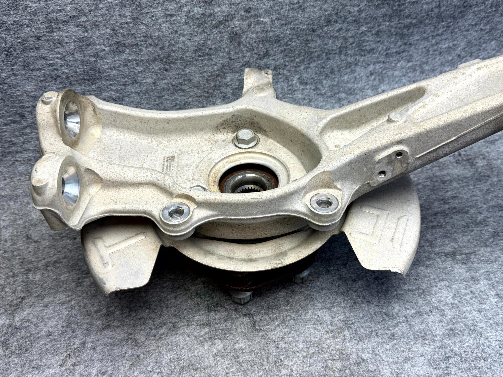 ♦️17-23 TESLA MODEL 3 FRONT RIGHT SIDE SPINDLE KNUCKLE WHEEL HUB OEM, 104431600E