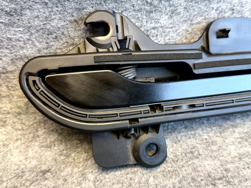 ♦️17 - 23 TESLA MODEL 3 RIGHT SIDE EXTERIOR DOOR PANEL HANDLE OEM, 1528115-10-D