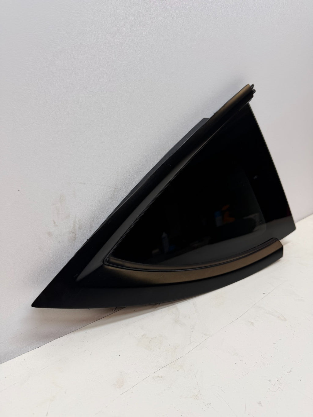 2020-24 TESLA MODEL Y REAR RIGHT PASSENGER SIDE QUARTER WINDOW GLASS 1495745-00