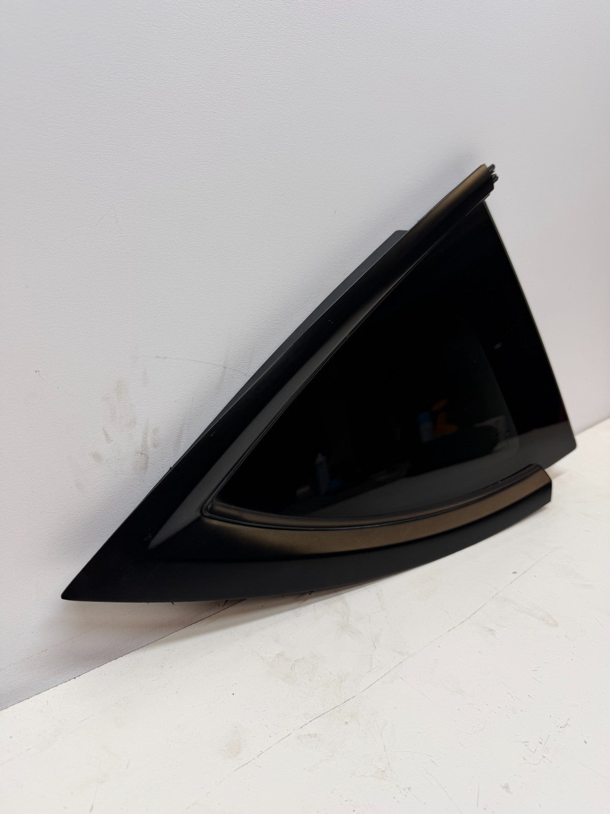 2020-24 TESLA MODEL Y REAR RIGHT PASSENGER SIDE QUARTER WINDOW GLASS 1495745-00