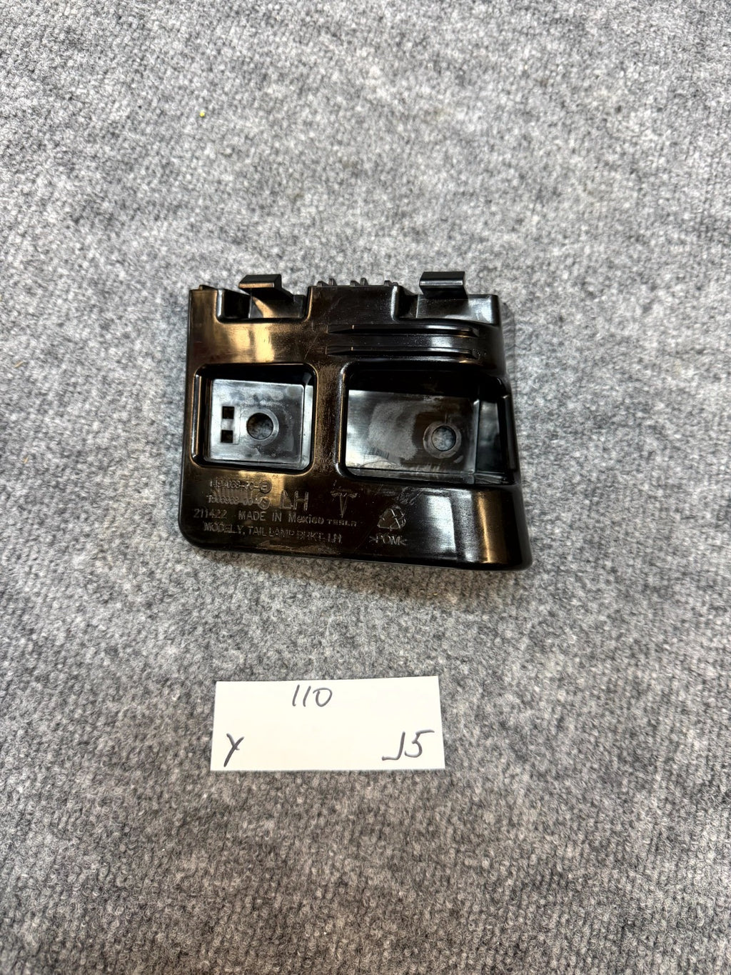 2020-2024 TESLA MODEL Y REAR LEFT DRIVER SIDE TAILLIGHT BRACKET OEM 1494038-00-E