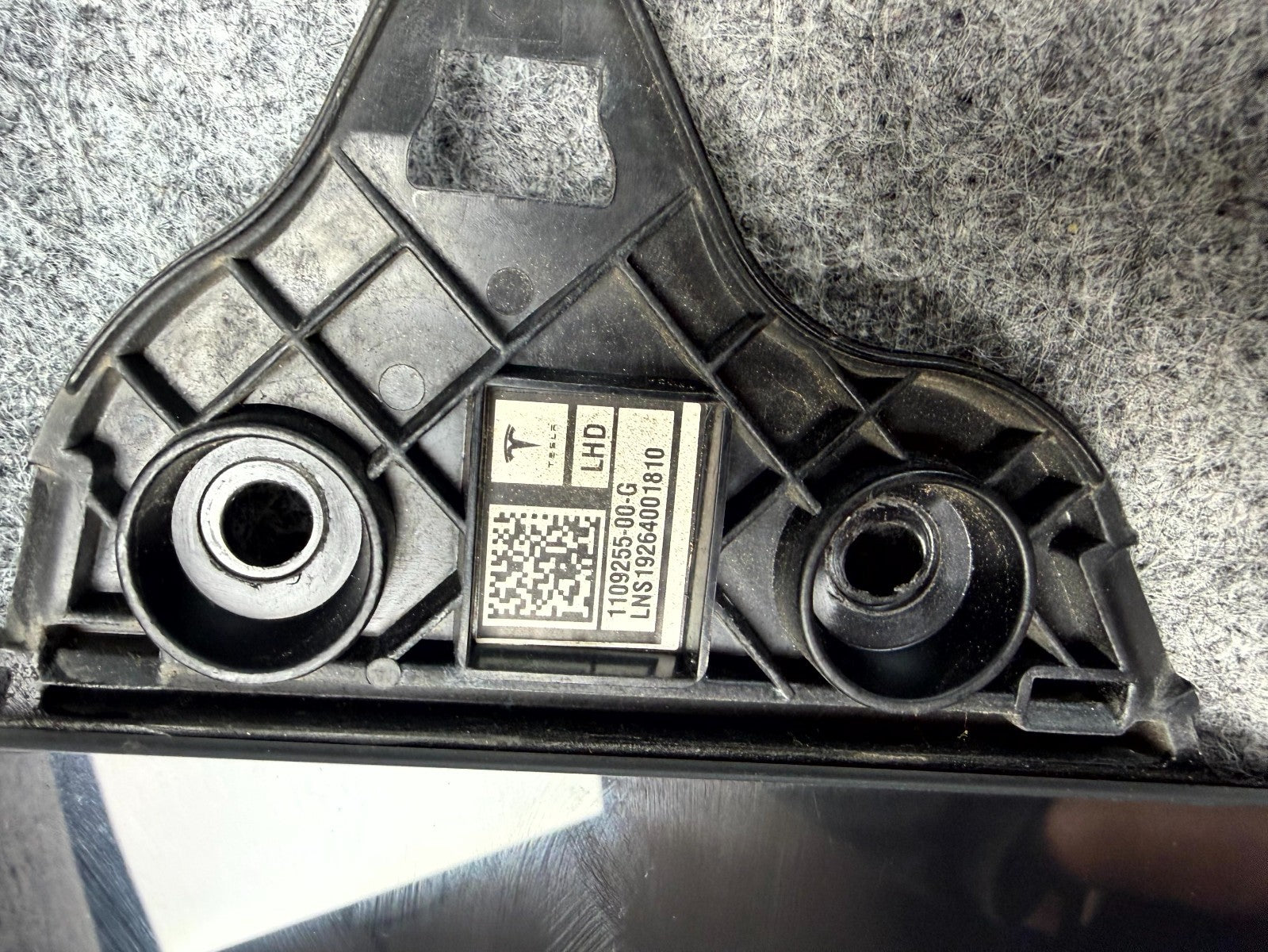 ♦️17-23 TESLA MODEL 3 RIGHT B-PILLAR APPLIQUE TRIM W/ CAMERA OEM, 1109255-00-G