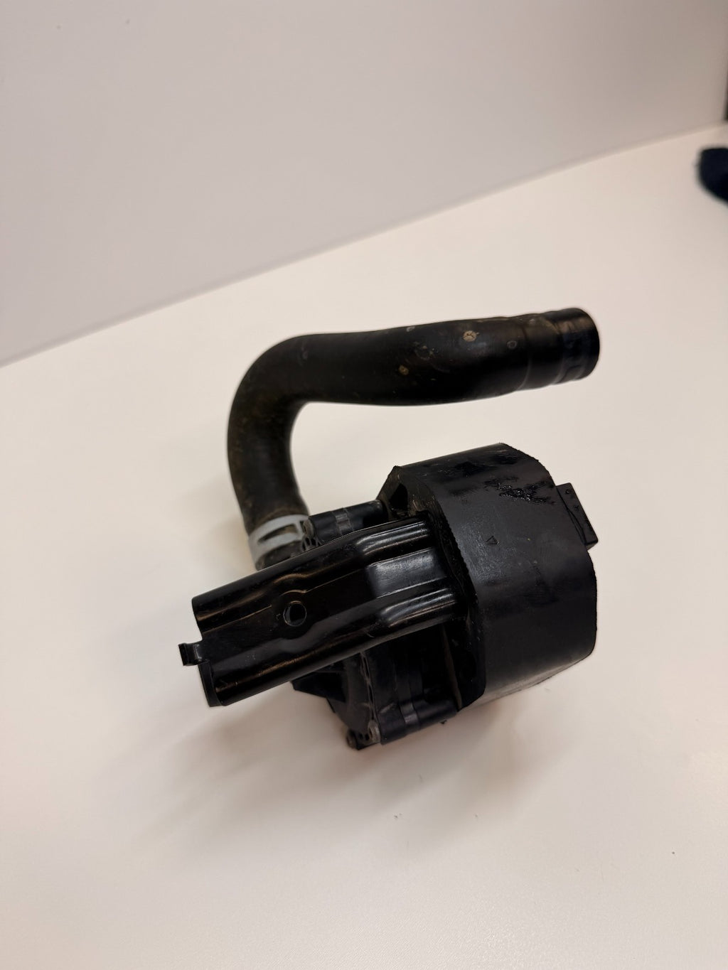 2012-2016 TESLA MODEL S BATERY AUXILIARY COOLANT WATER PUMP 6007367-00-E