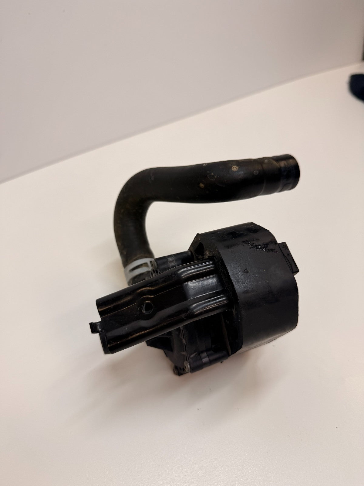 2012-2016 TESLA MODEL S BATERY AUXILIARY COOLANT WATER PUMP 6007367-00-E
