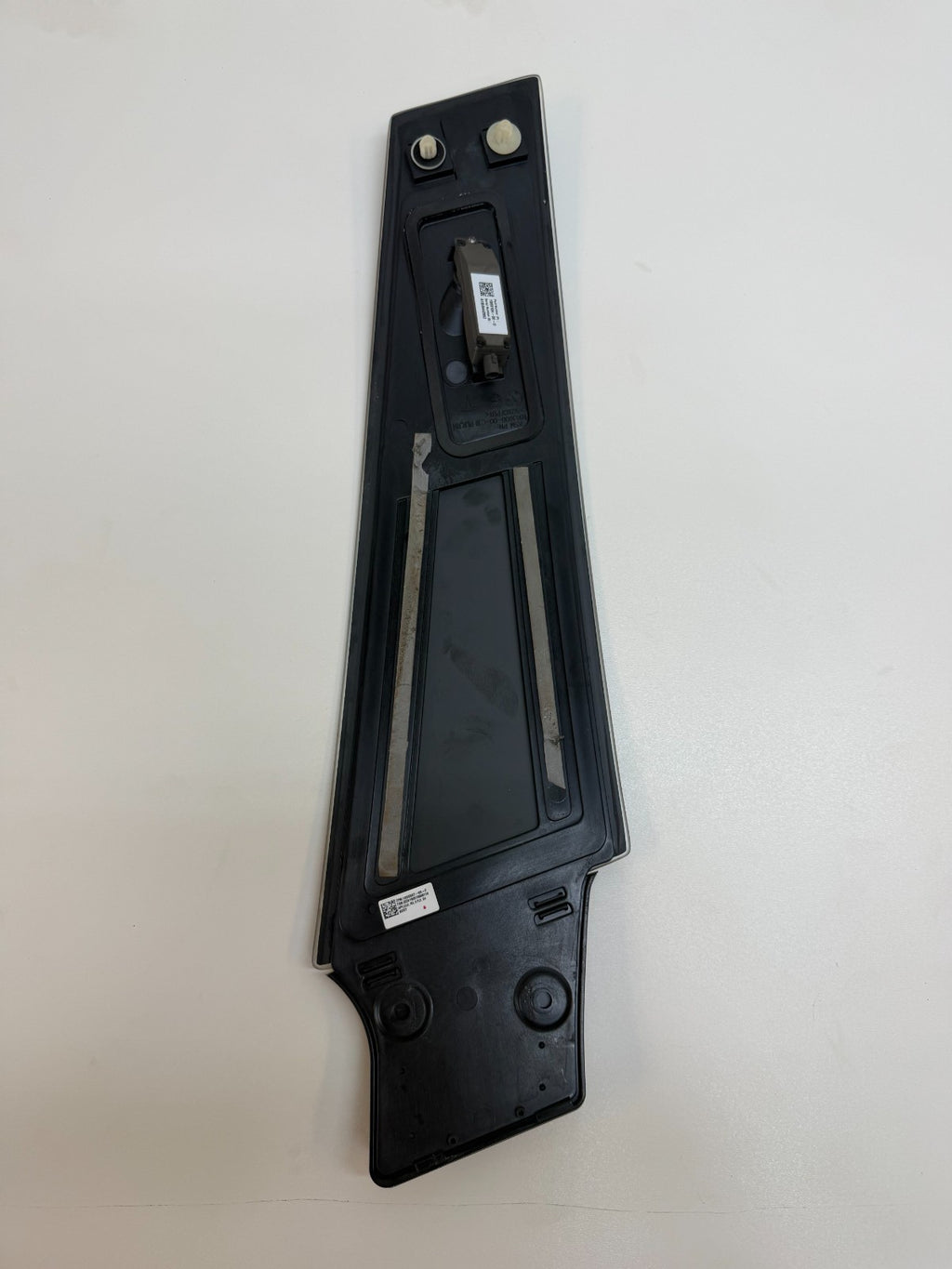 2016-2020 Tesla Model S Right B-Pillar Applique Glass Trim Molding 1083900-00-C